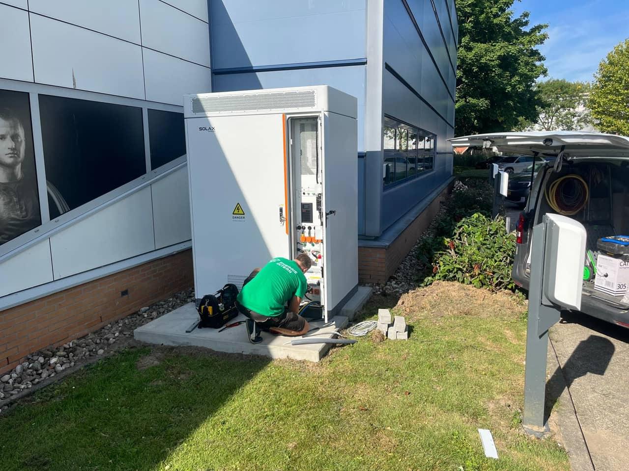 Energieopslag tijdens de installatie bij het hoofdkantoor van Geberit