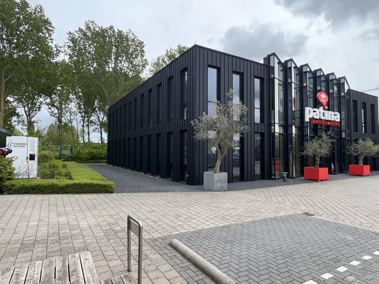 Bedrijfslocatie van Patina Dakdenkers met energieopslag van Energie Intern